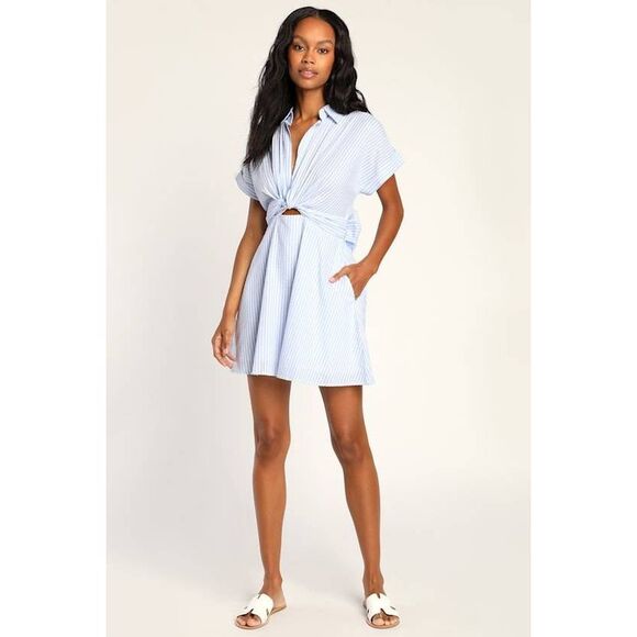 Lulu's Dresses & Skirts - Lulus Size Large Blue Seersucker Short Sleeve Tie Front Bow Back Mini Dress